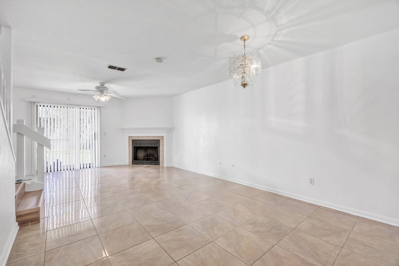 Photo 5 of 8300 Plaza Gate Ln unit 1062, Jacksonville, FL 32217, photographed by Megapixeler