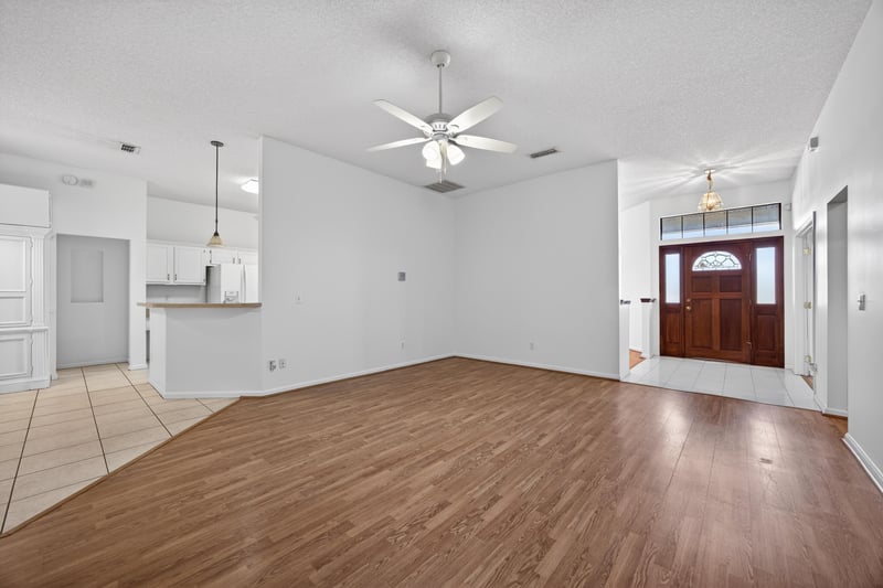 Photo 7 of 985 Sweetwood Ct, Orange Park, FL 32065, photographed by Megapixeler