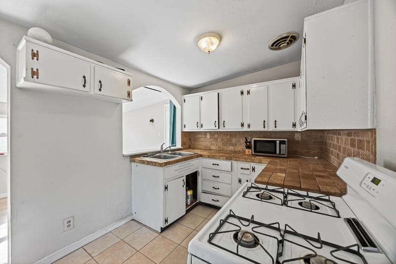 Photo 11 of 3017 Lorman Dr, Jacksonville, FL 32223, photographed by Megapixeler