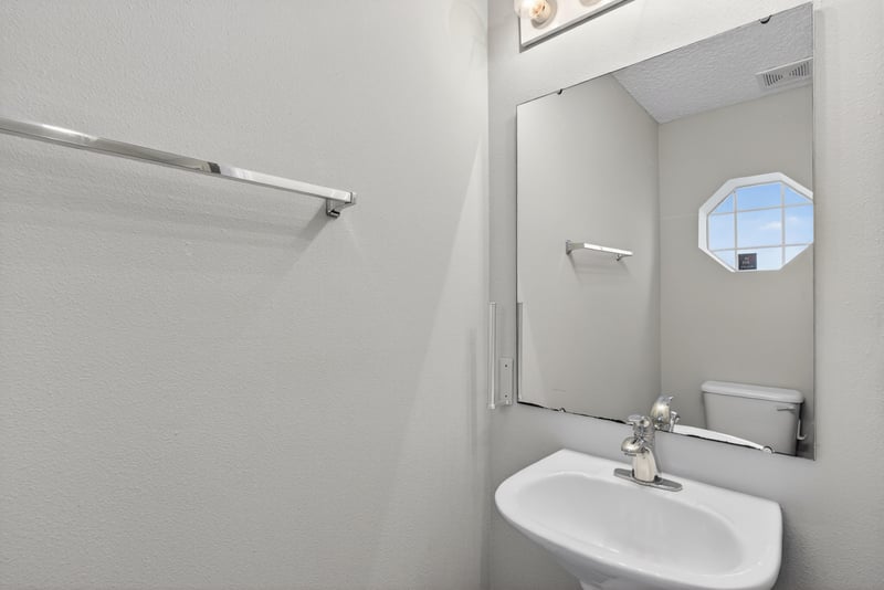 Half Bath at 11816 Lake Bend Cir, Jacksonville, FL 32218