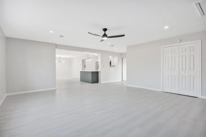 Photo 7 of 5548 Fargo Dr N, Jacksonville, FL 32207, photographed by Megapixeler