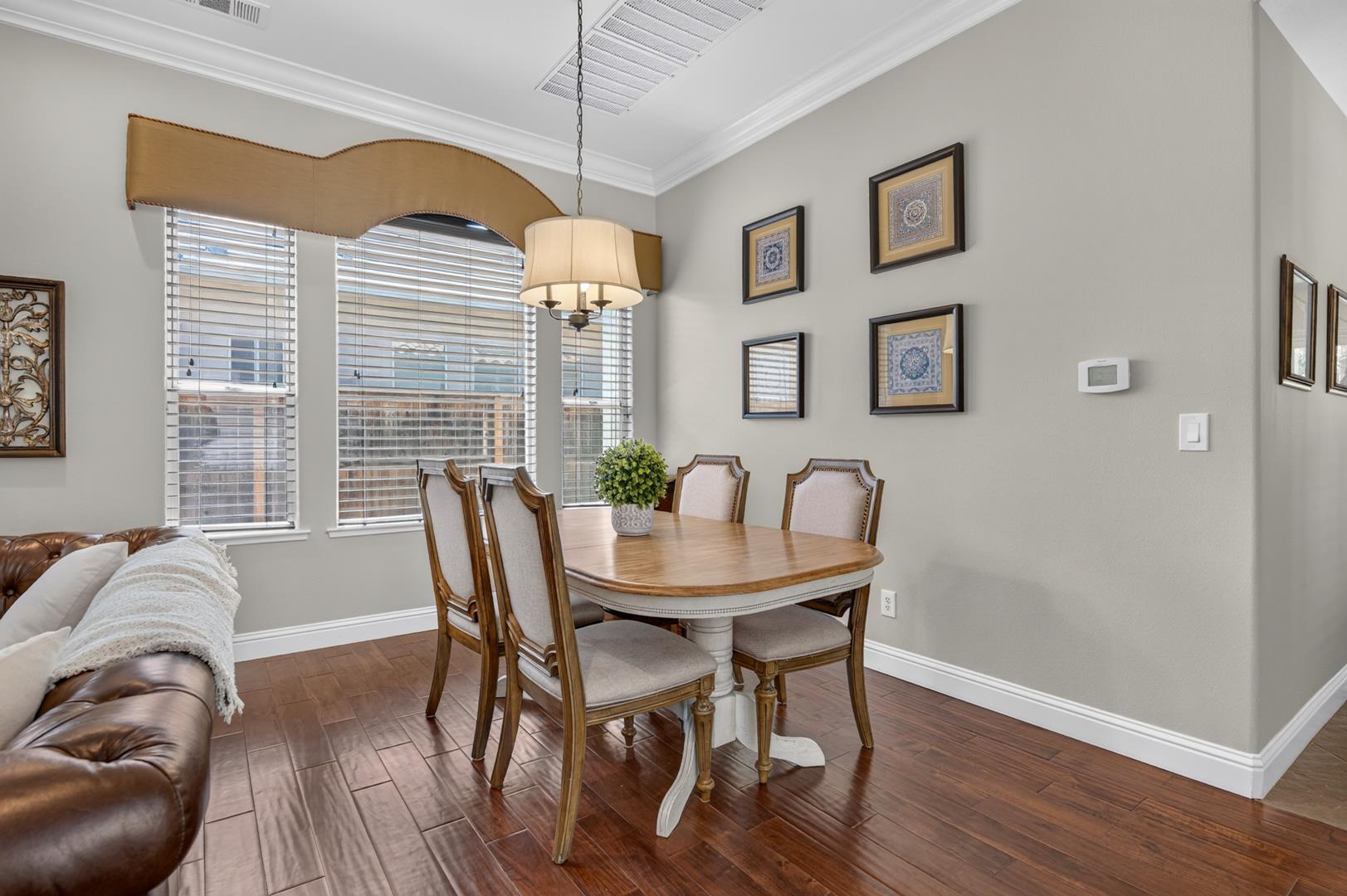 633 W Richmond Ave, photo 35