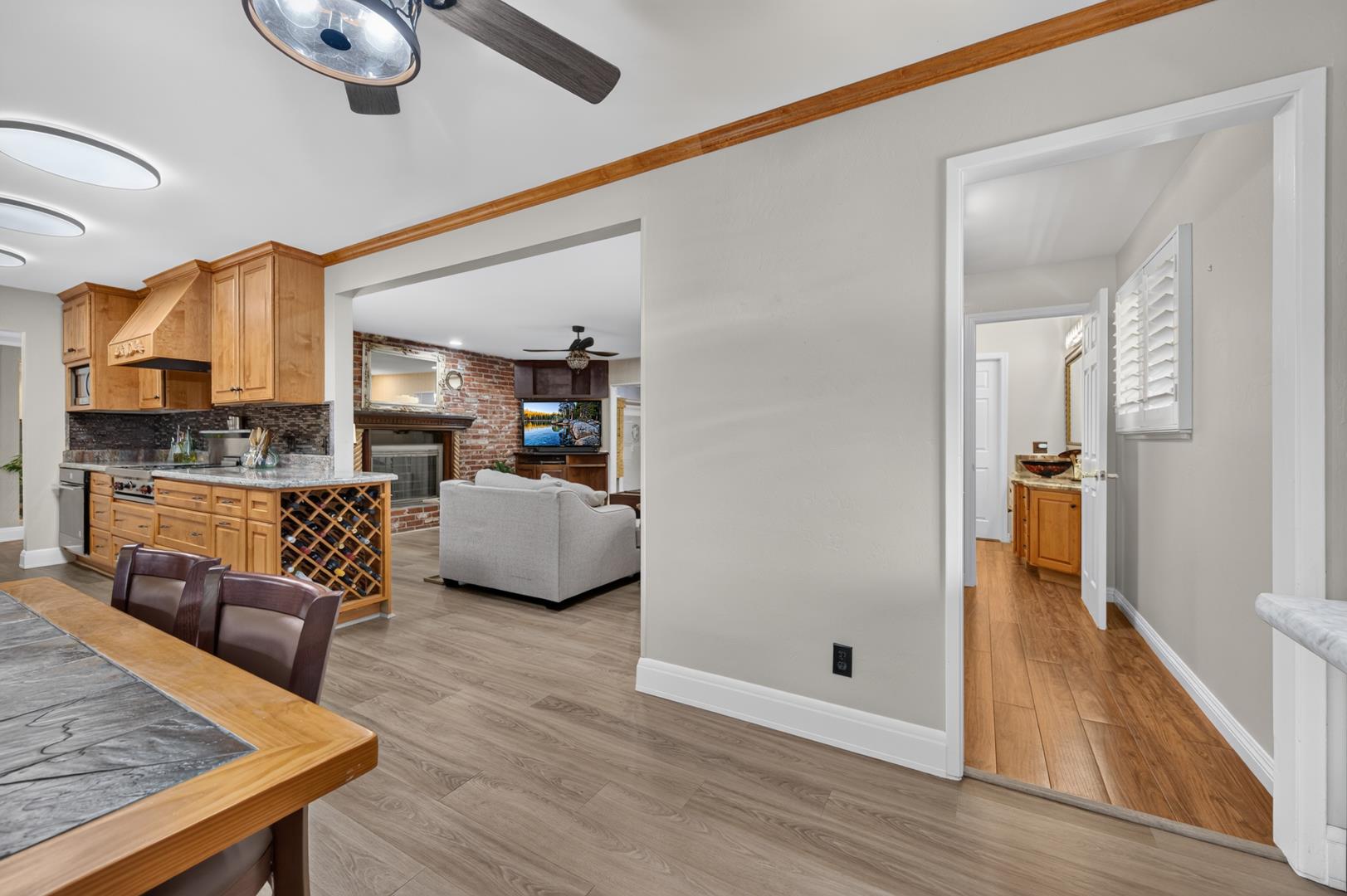 6197 N Fruit Ave, photo 28