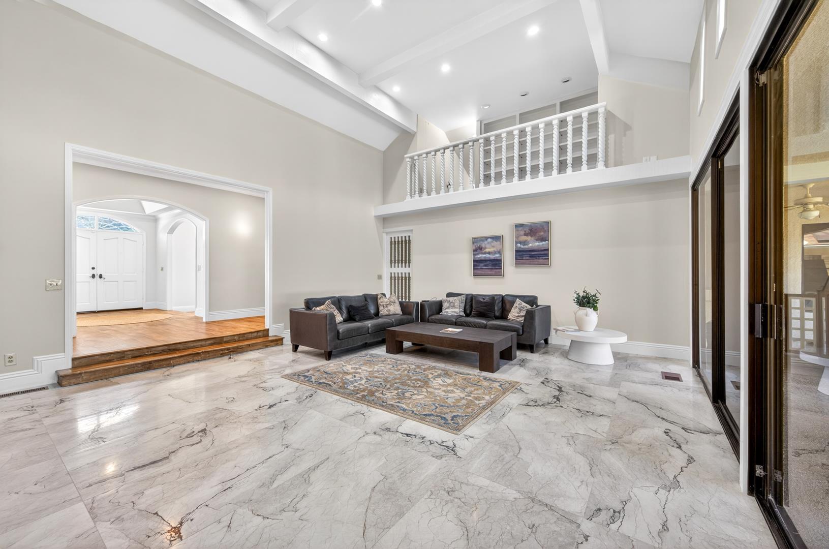 5261 N Van Ness Blvd, photo 50
