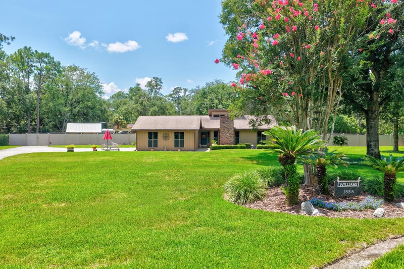Photo 7 of 1555 Surrey Glen Cove, Middleburg, FL 32068, photographed by Megapixeler