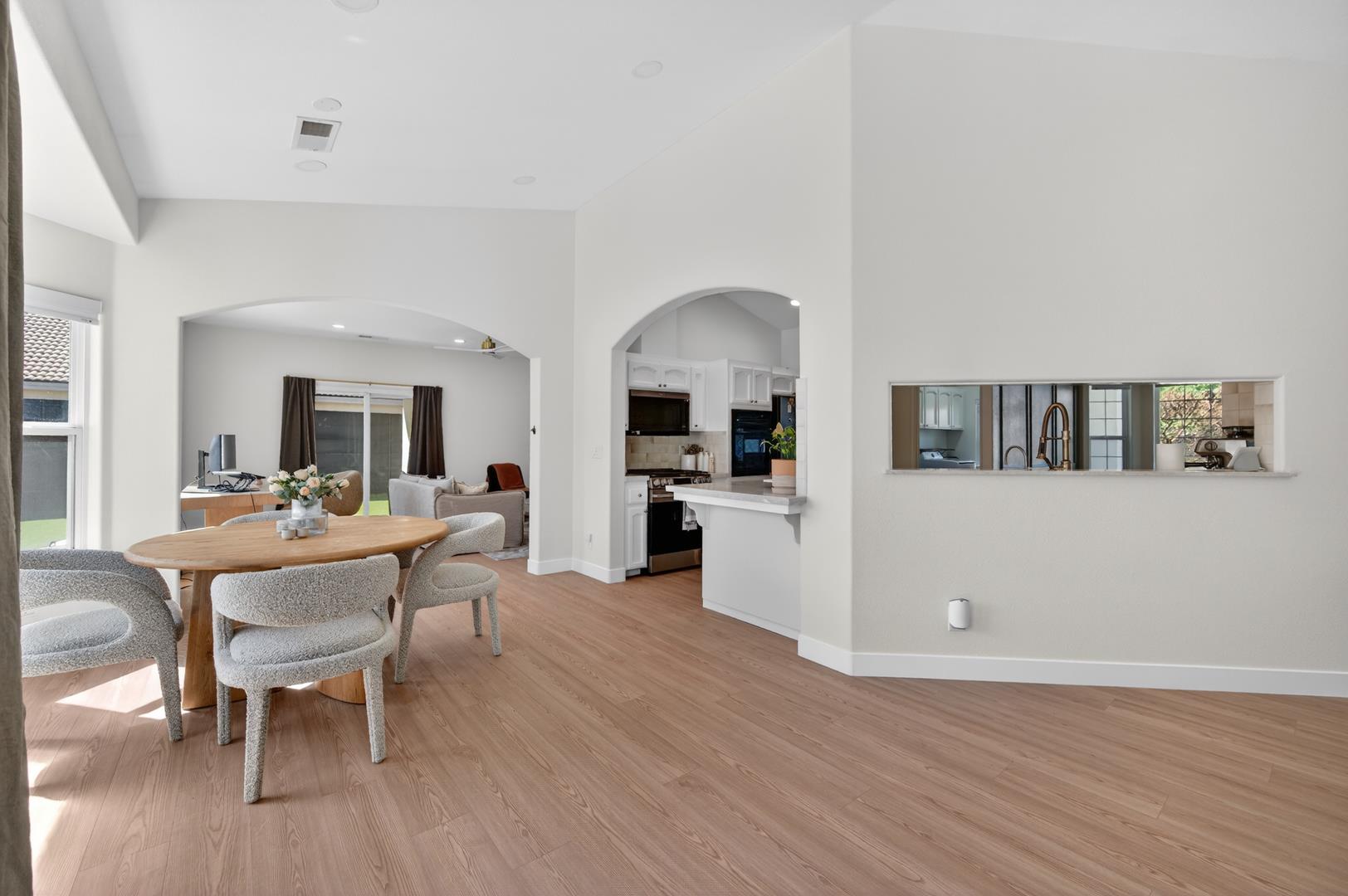 1555 Taylor Ln, photo 26
