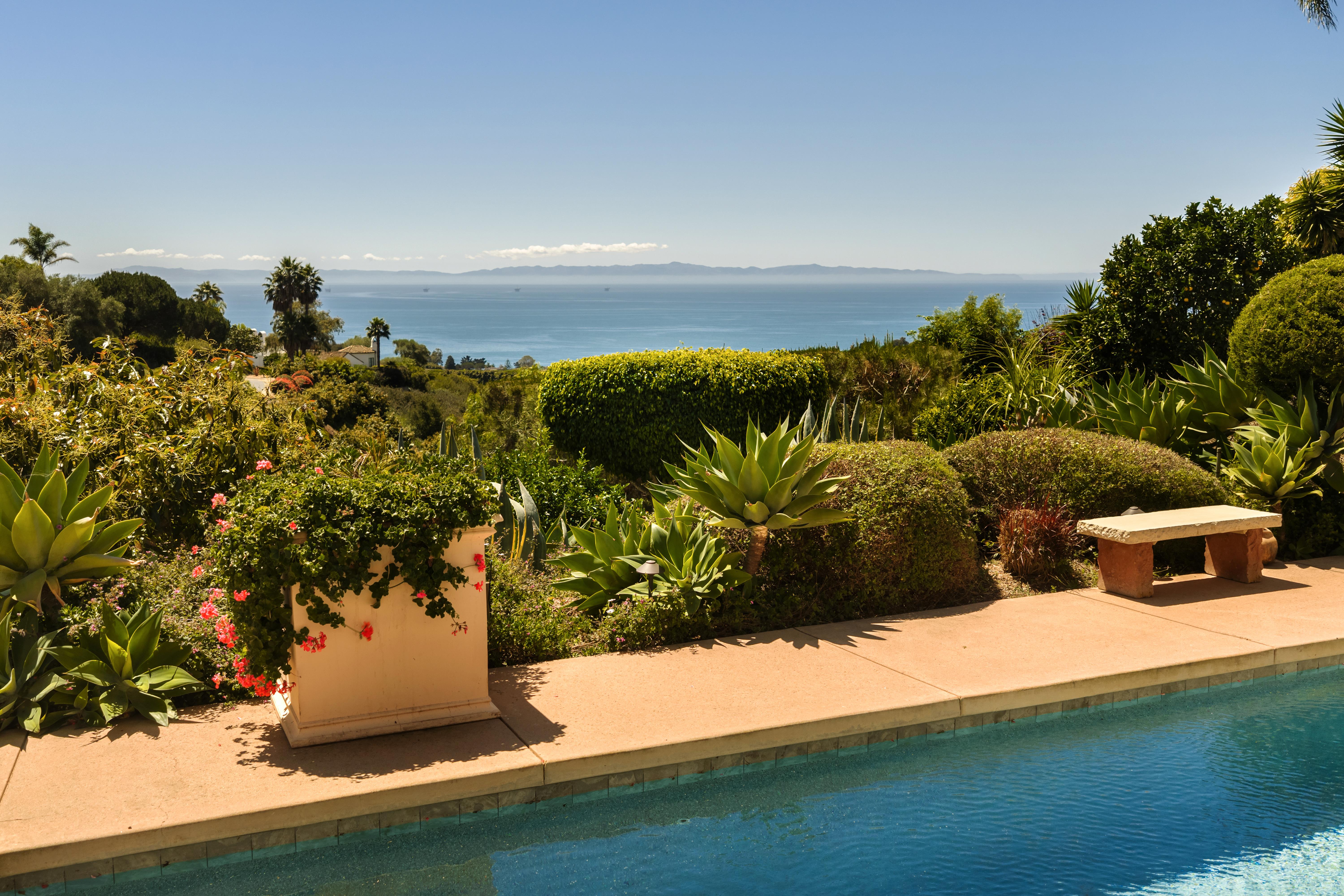 Professional real estate photography of 11 Hunt Drive Santa Barbara CA — 70-photo GTS Package by VirTour Media