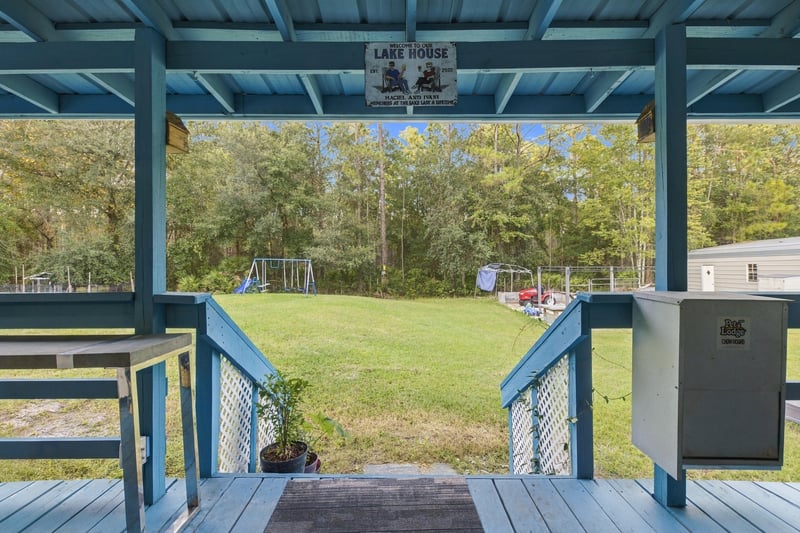 Covered porch overlooking yard, photographed by Megapixeler on Secret Cove Rd, Middleburg, FL