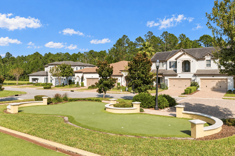 Community putting green, photographed by Megapixeler on Lucena Ln, Jacksonville, FL