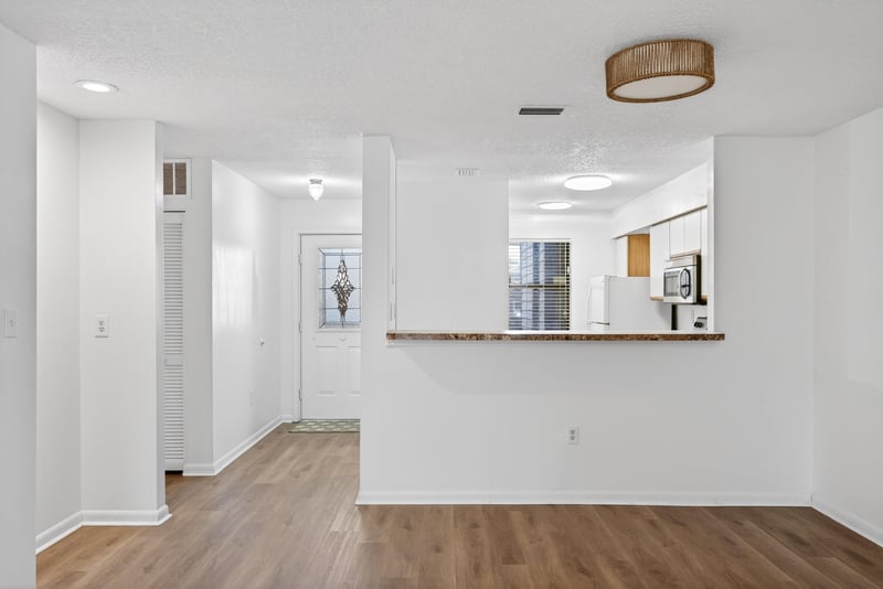 Photo 13 of 1604 Arcadia Dr, Jacksonville, FL 32207, photographed by Megapixeler