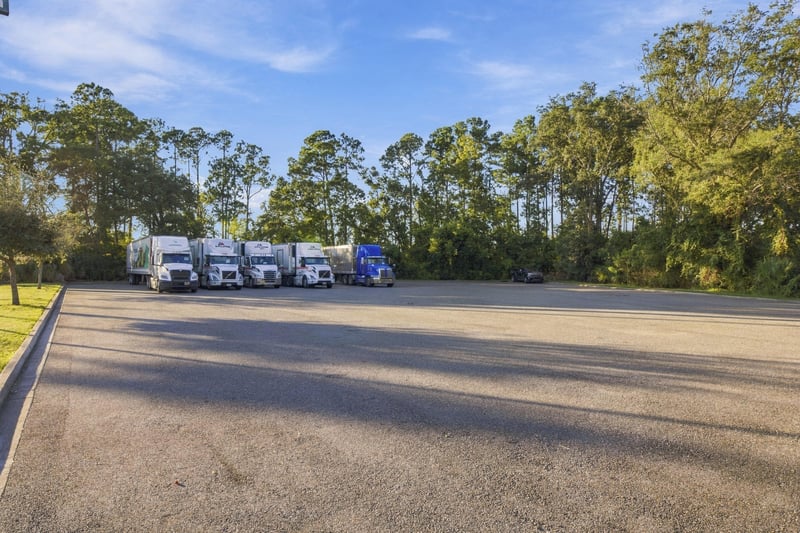 Parking lot exterior, photographed by Megapixeler on Eldridge Loop, Orange Park