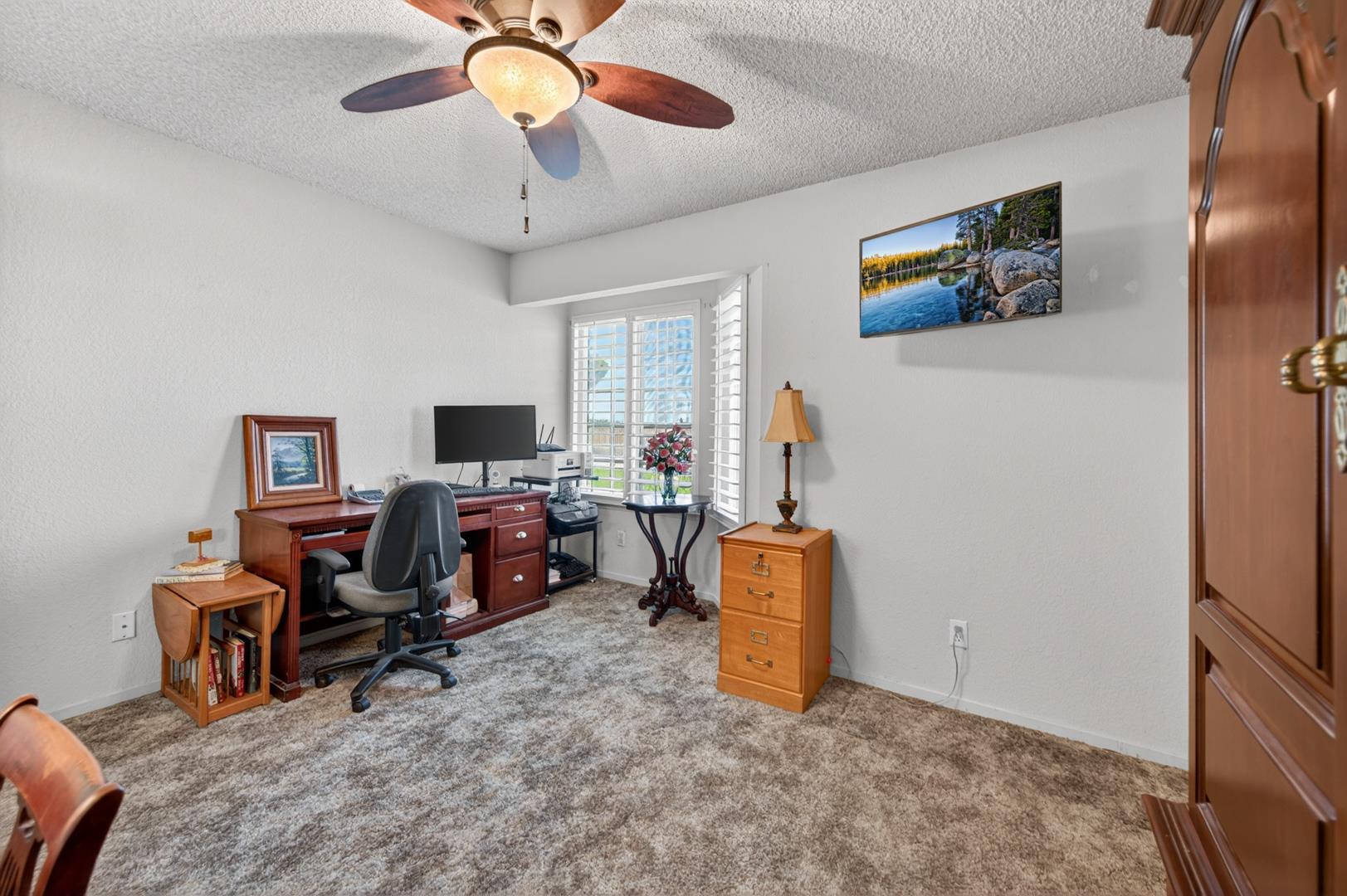 686 N Hayes Ave, photo 37