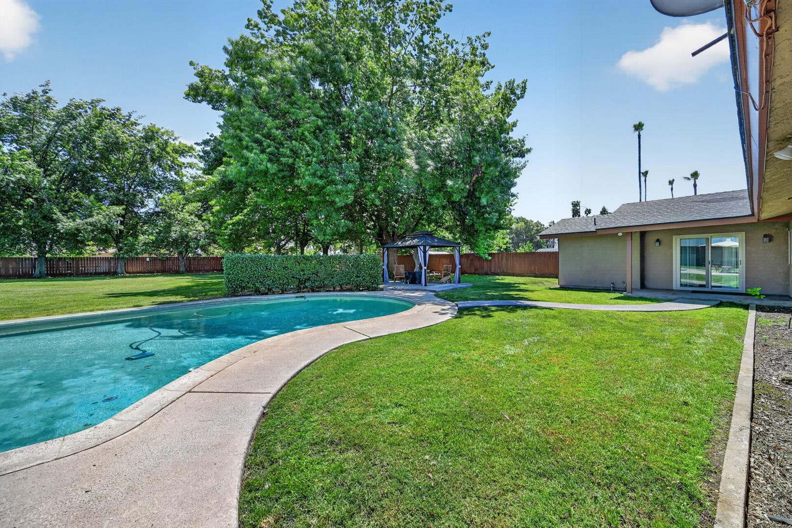 1185 N Locan Ave, photo 74
