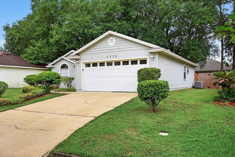 Photo 2 of 7770 Invermere Blvd N, Jacksonville, FL 32244, photographed by Megapixeler