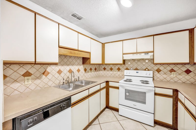 Photo 13 of 8152 Great Valley Trail, Jacksonville, FL 32244, photographed by Megapixeler