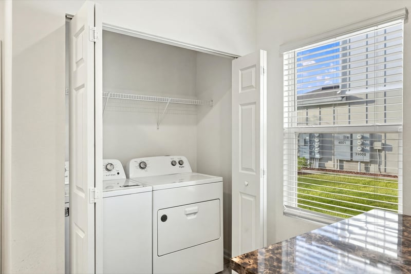 Laundry closet with washer and dryer, photographed by Megapixeler on Haymon Ave, Jacksonville