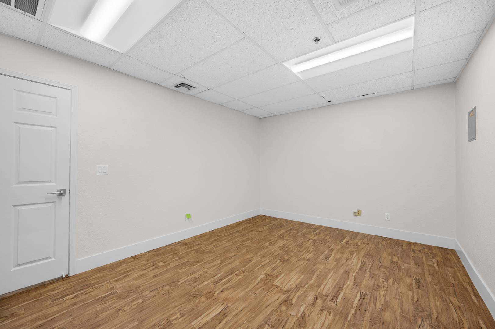 7257 N Maple Ave, photo 35