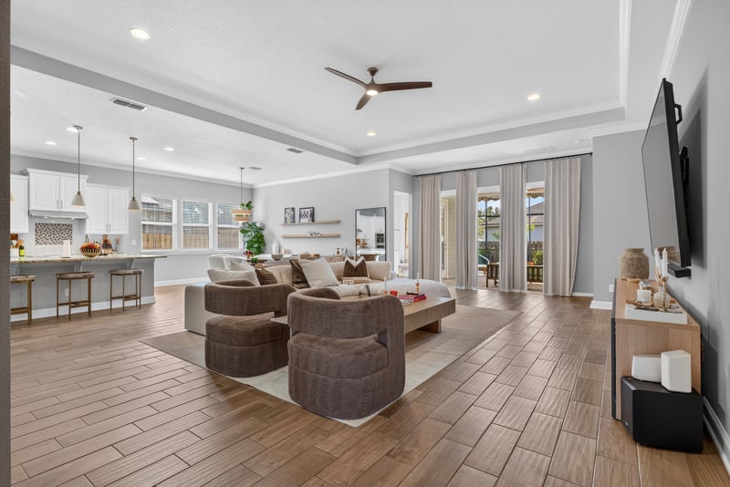Open great room with ceiling fan and wood-look floors at 3328 Southern Oaks Dr, Green Cove Springs, FL 32043