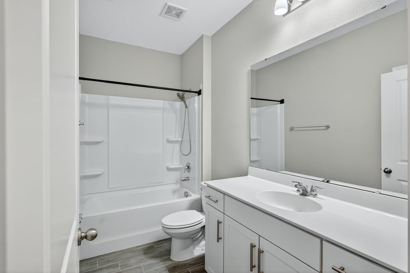 Main Bathroom at 75598 Blackbird Dr, Yulee, FL 32097