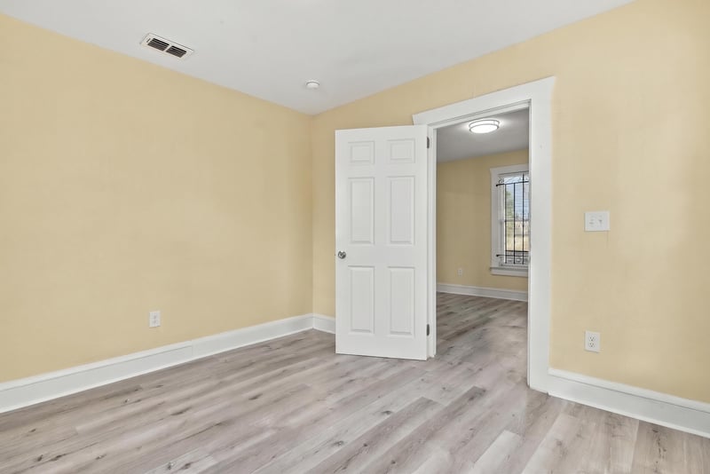 Empty room toward hallway door, photographed by Megapixeler on W 24th St, Jacksonville