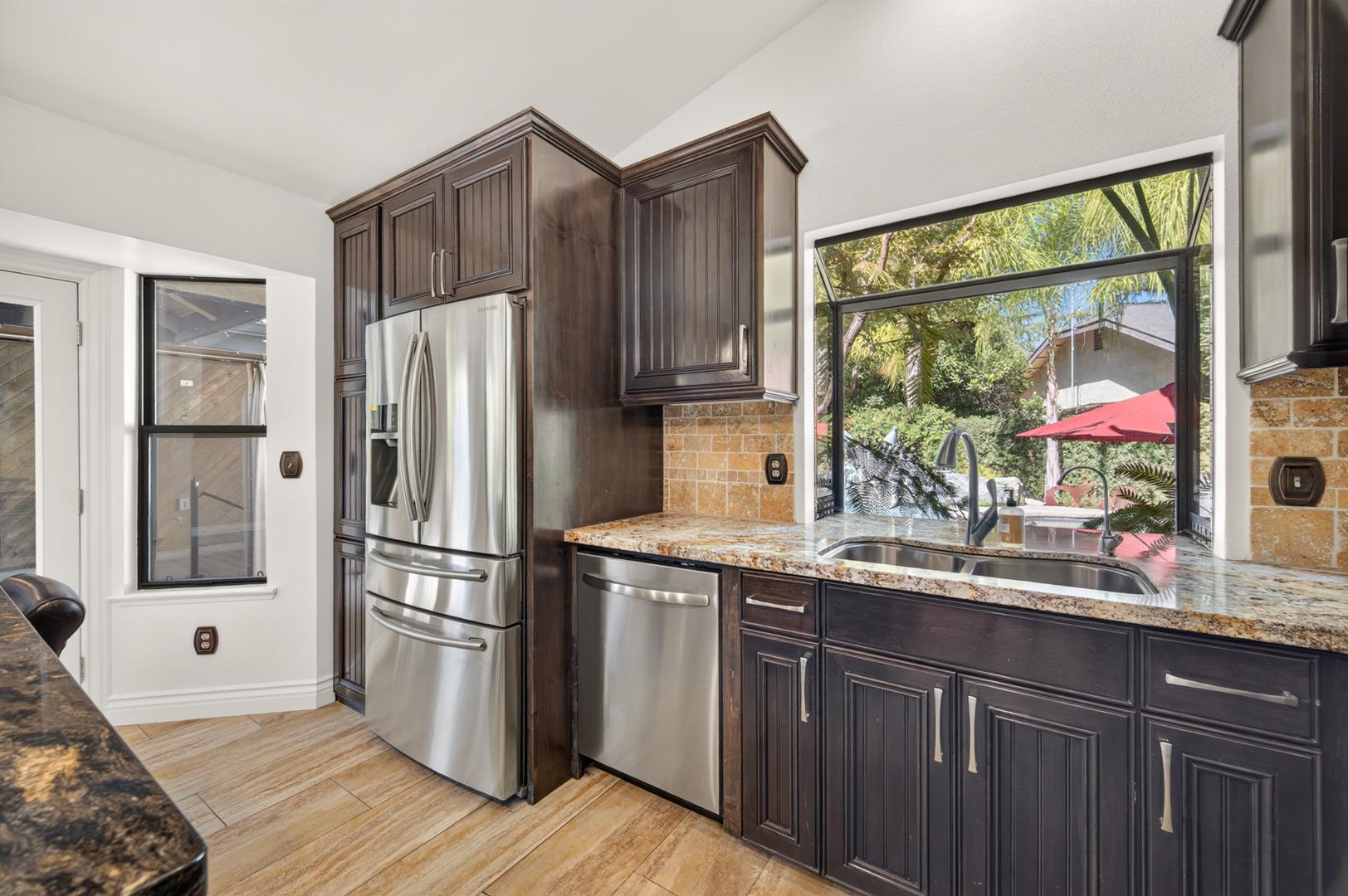 6495 N Vagedes Ave, photo 24