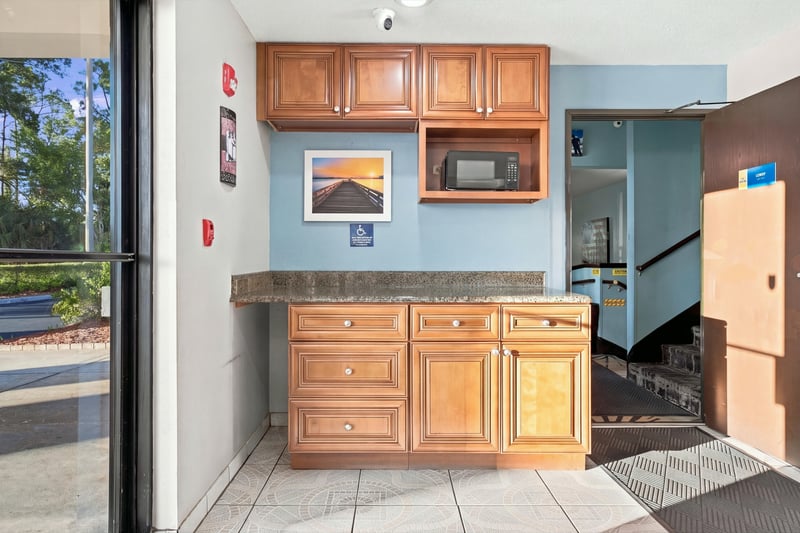 Kitchenette area with cabinets, photographed by Megapixeler on Eldridge Loop, Orange Park
