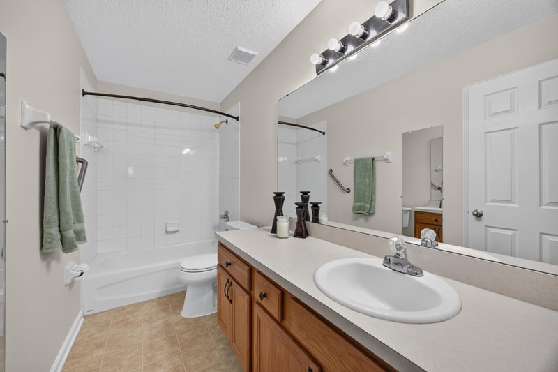 Primary bathroom with dual vanity and tub shower at 605 N Covered Bridge Rd, Jacksonville, FL