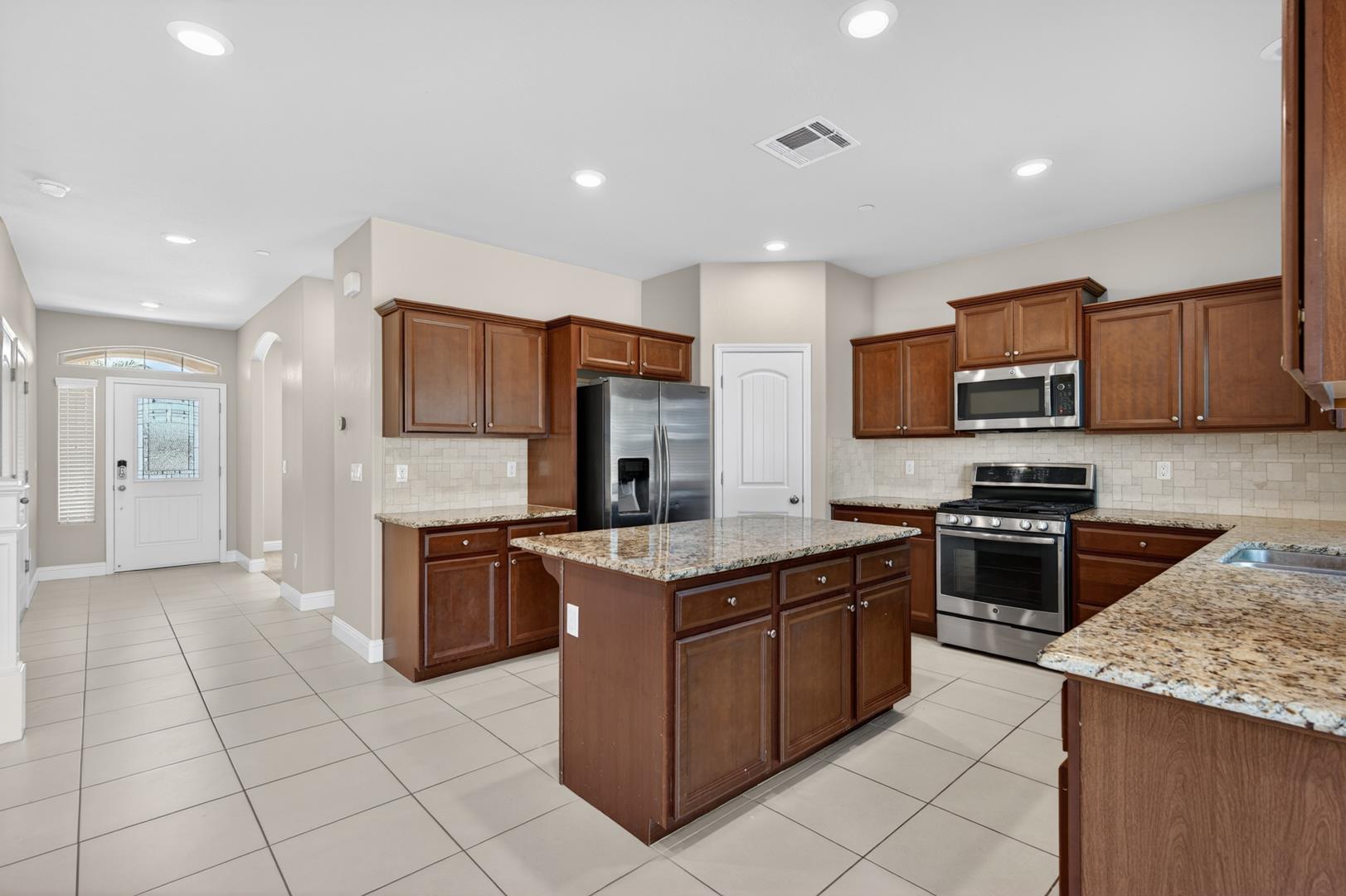 5281 N Phoenix Ave, photo 32