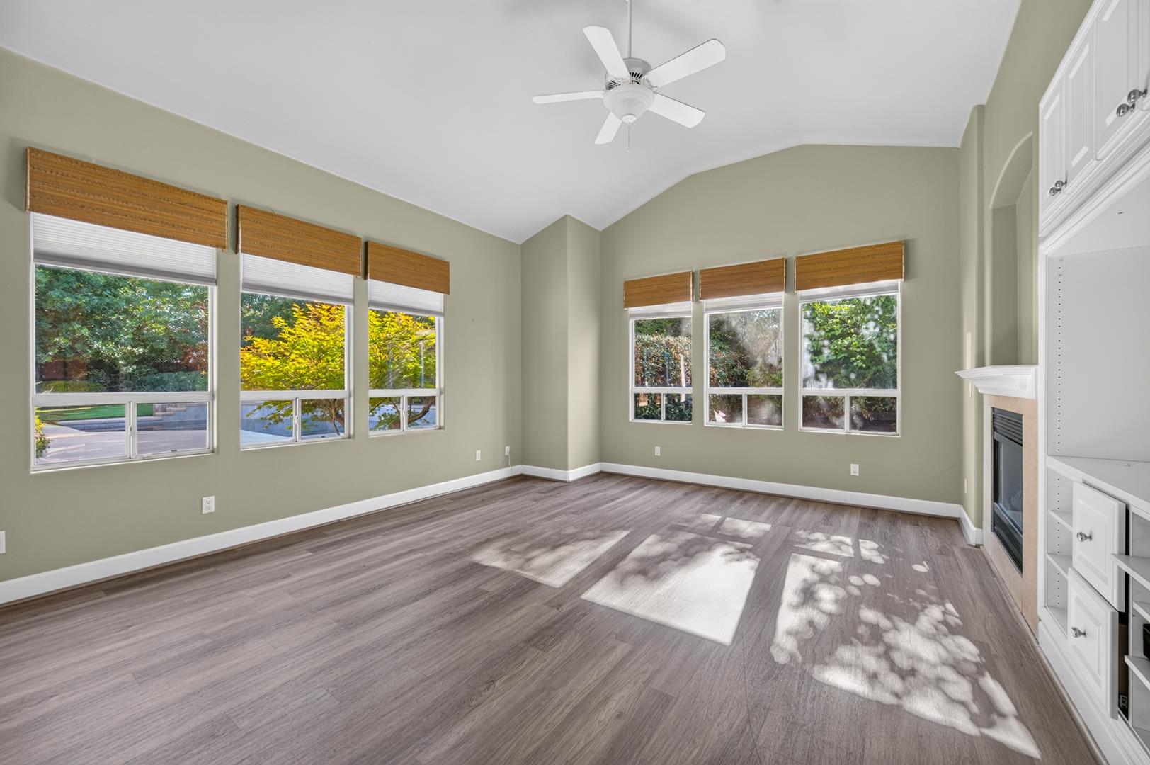 11 W Jordan Ave, photo 40