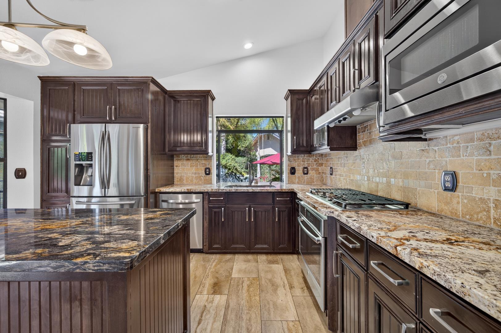 6495 N Vagedes Ave, photo 23