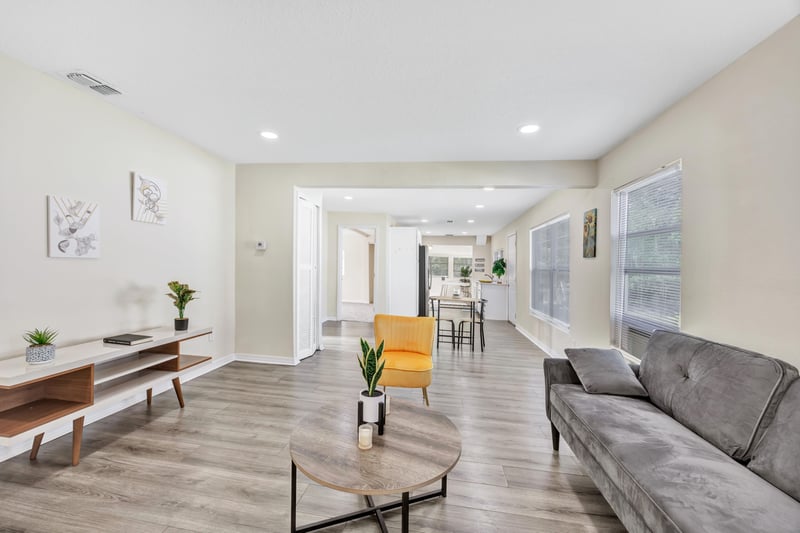 Photo 7 of 432 Tallulah Ave, Jacksonville, FL 32208, photographed by Megapixeler