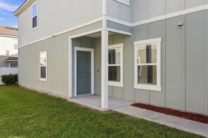 Close-up of front entry door, photographed by Megapixeler on Haymon Ave, Jacksonville