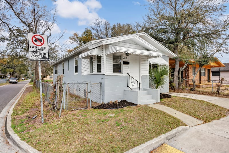 Photo 3 of 2037 W 13th St, Jacksonville, FL 32209, photographed by Megapixeler