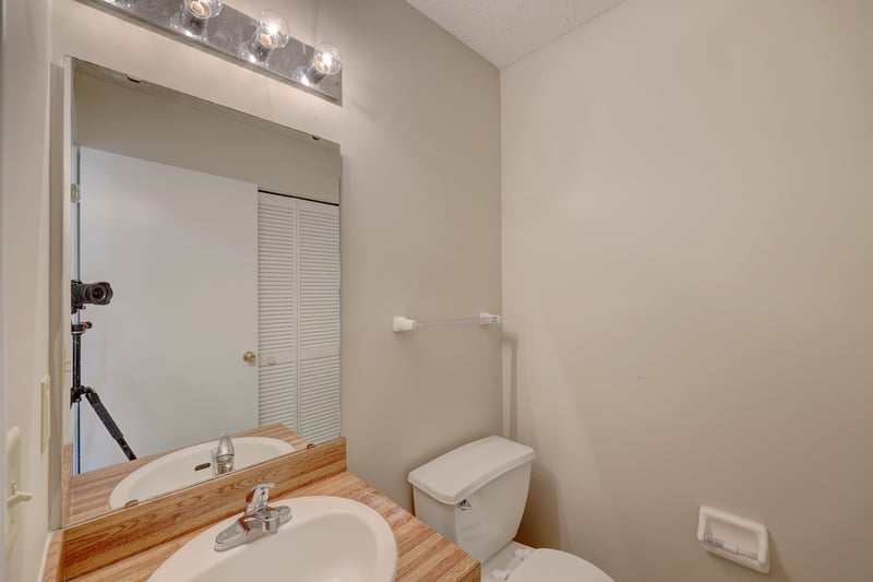 Bathroom 1 at 3801 Crown Point Rd unit 2132, Jacksonville, FL 32257