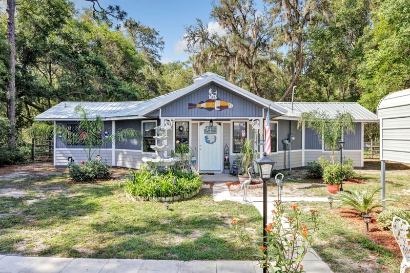 Photo 1 of 185 Violet Cir, Interlachen, FL 32148, photographed by Megapixeler