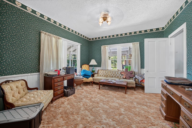 Sitting room with antique sofa and side tables at 1173 US-17, Satsuma, FL 32189