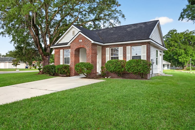 Photo 3 of 821 Oak Arbor Cir, Jacksonville, FL 32206, photographed by Megapixeler