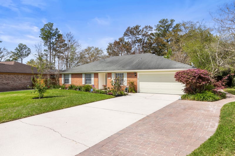 Front Yard Grass 3 at 10928 Copper Hill Dr, Jacksonville, FL 32218