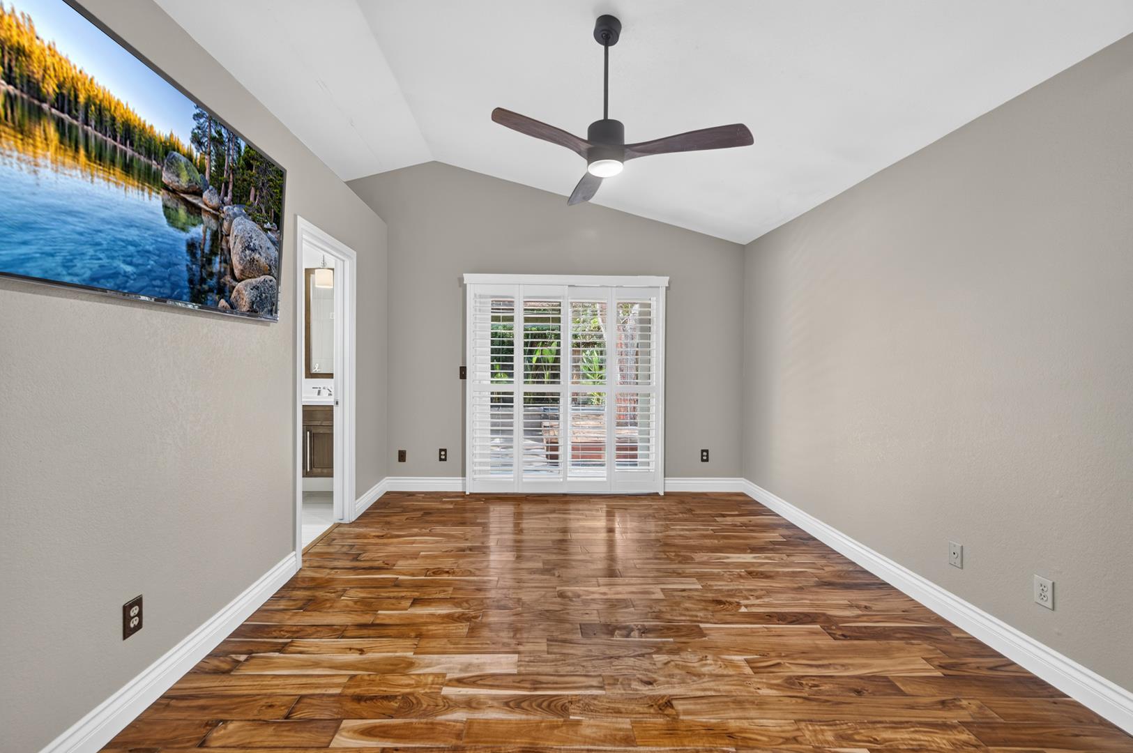 6495 N Vagedes Ave, photo 38