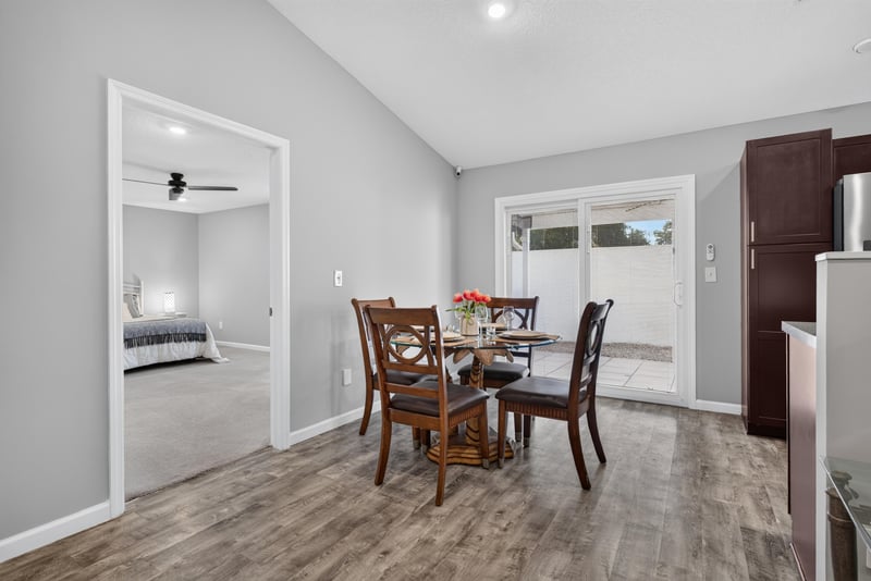 Dining area with window light, photographed by Megapixeler on Birch Run E, Orange Park