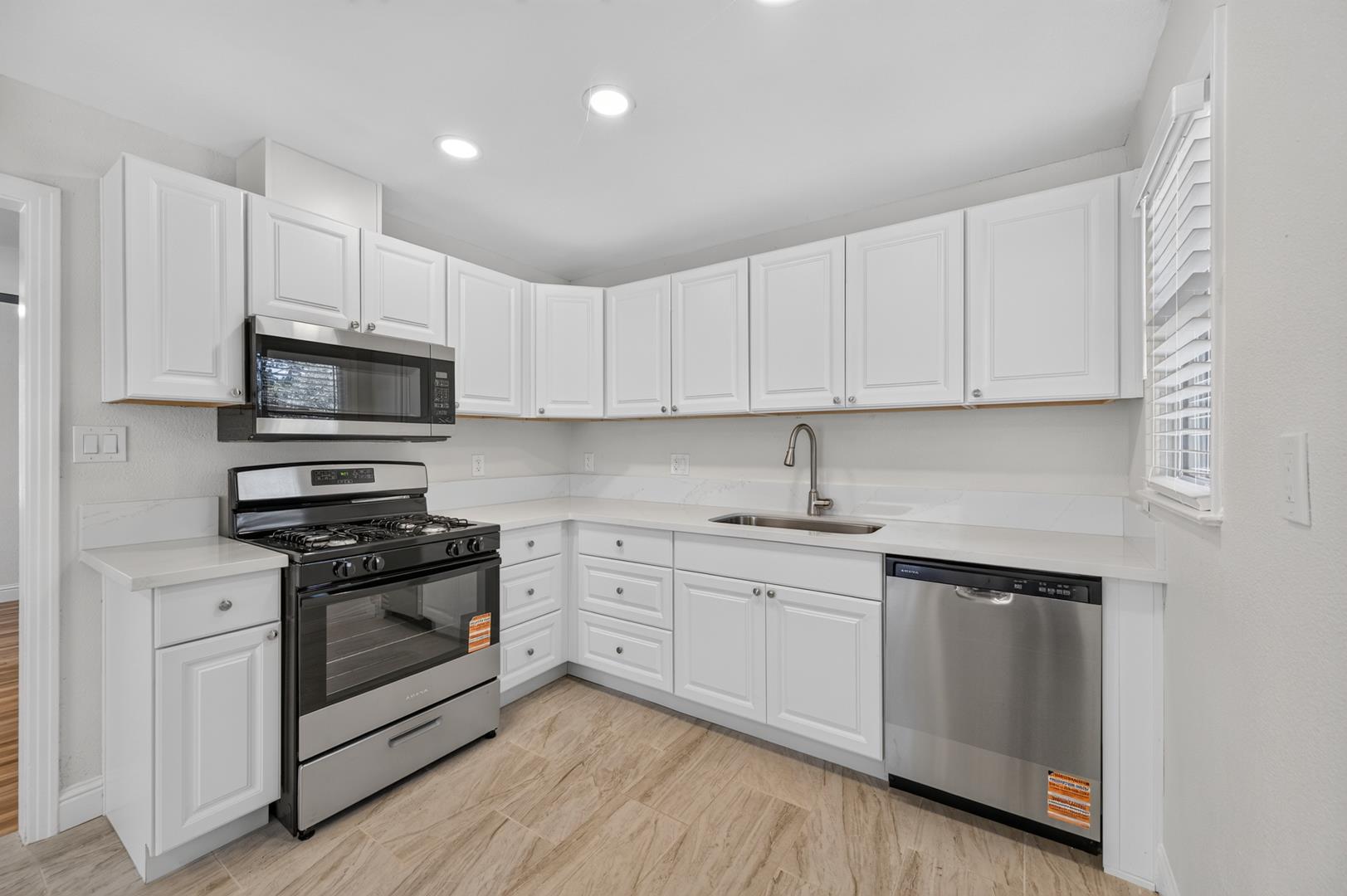 680 W Sample Ave, photo 11
