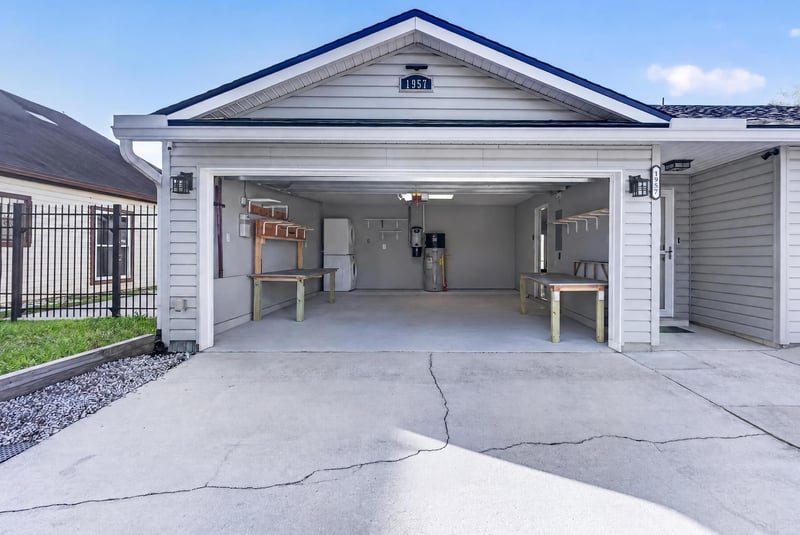 Garage interior view, photographed by Megapixeler on Birch Run E, Orange Park