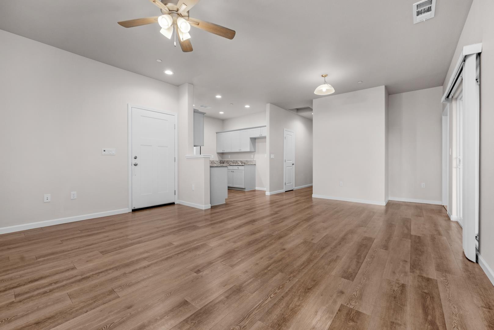 518 S Summit St, photo 9
