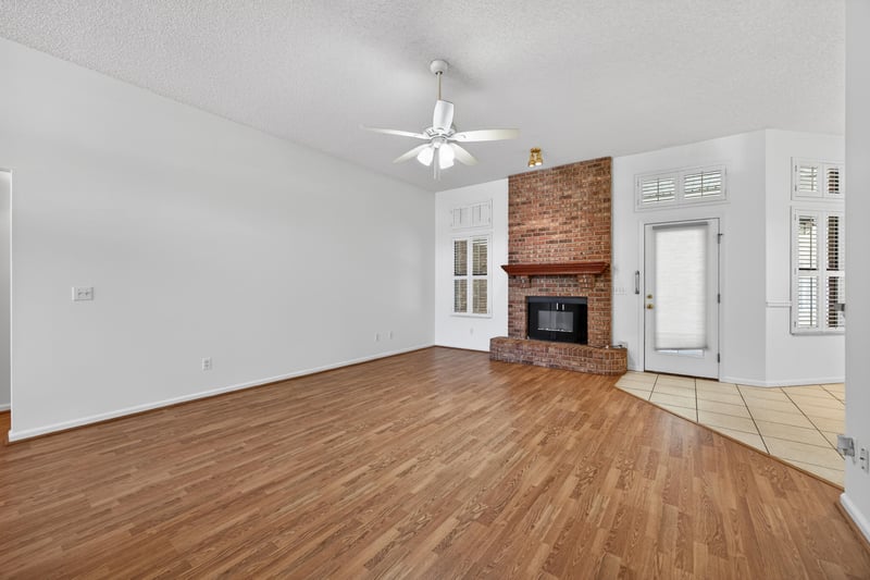 Photo 5 of 985 Sweetwood Ct, Orange Park, FL 32065, photographed by Megapixeler
