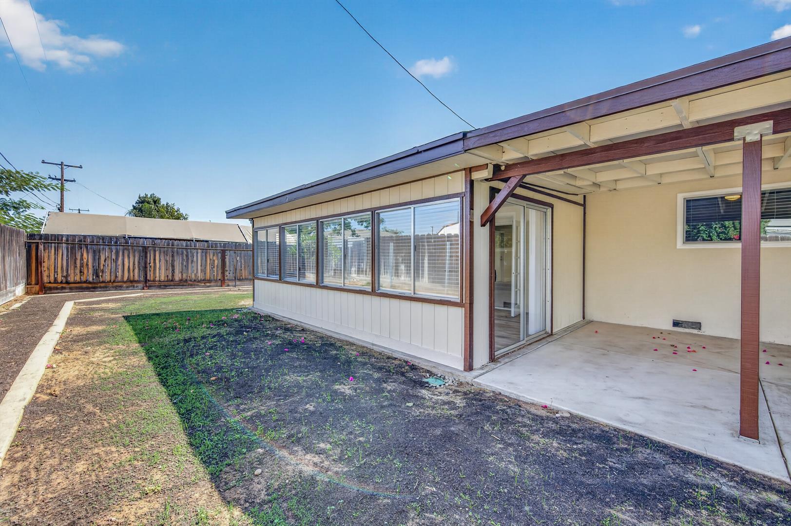 957 W Pico Ave, photo 33