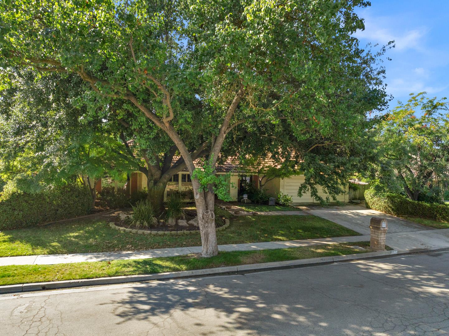 355 E Everglade Ave, photo 50