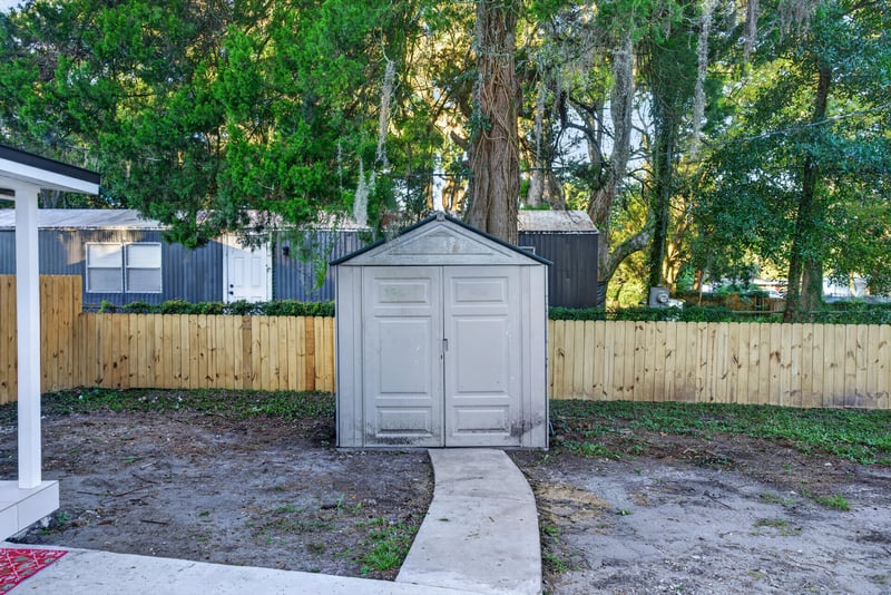Shed in backyard, photographed by Megapixeler on Susie St, Jacksonville