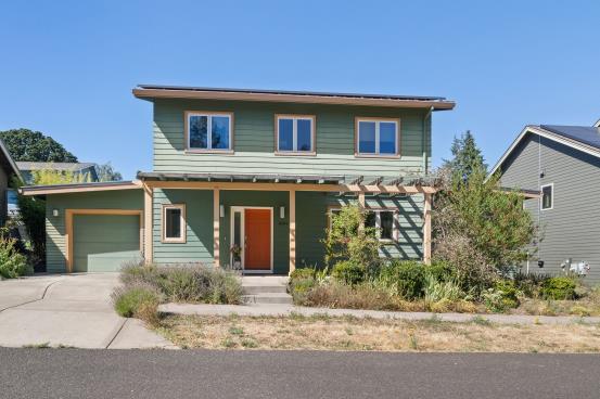 1884 John Muir Cir SE