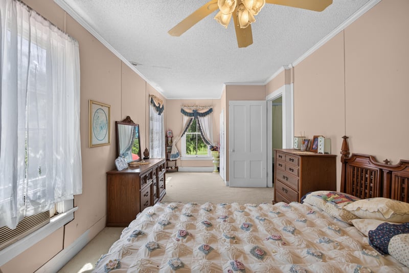 Bedroom with ceiling fan and dresser at 1173 US-17, Satsuma, FL 32189