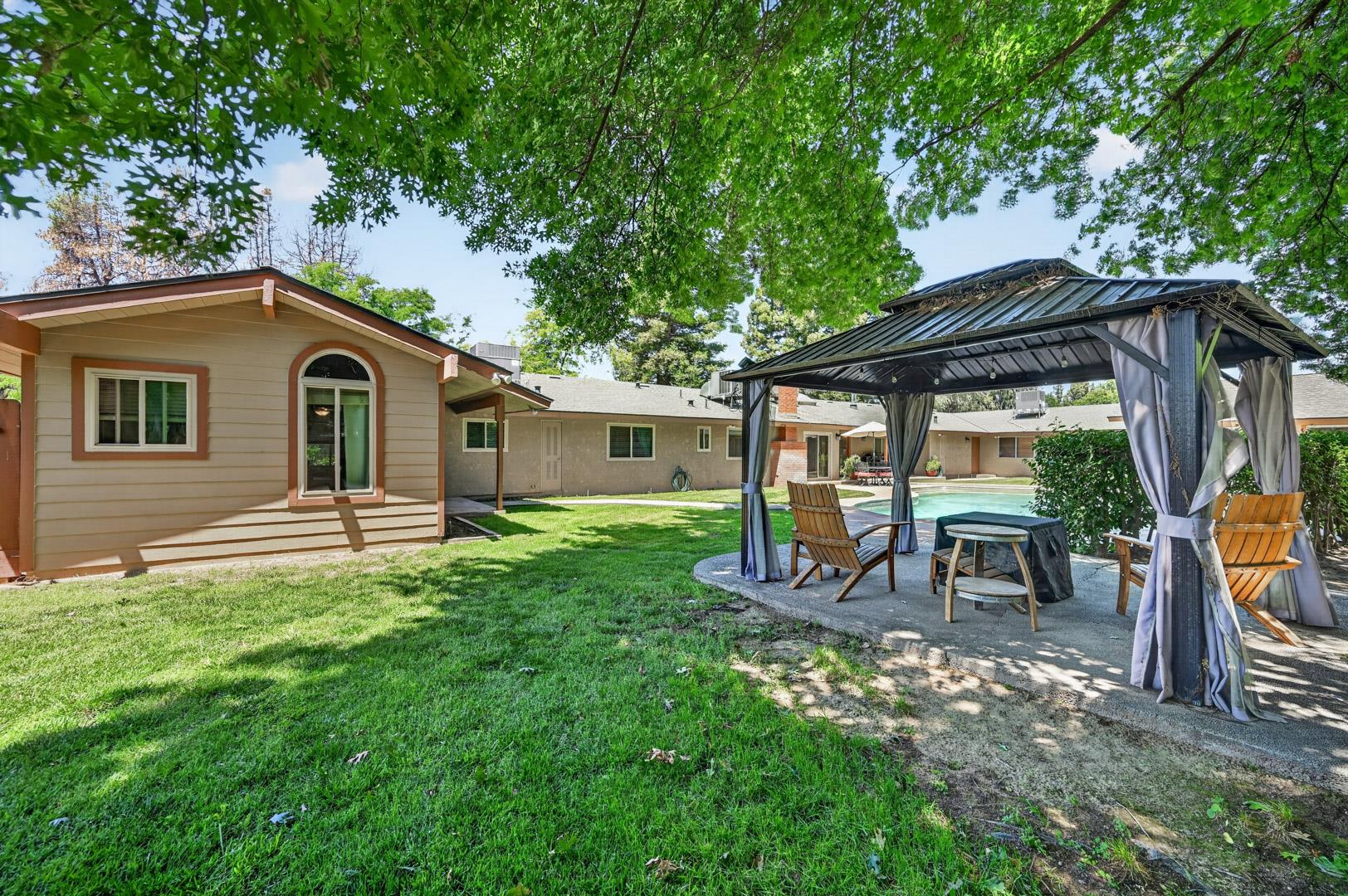 1185 N Locan Ave, photo 77